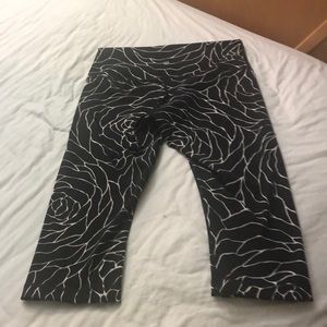 Barely worn lululemon leggings size 8